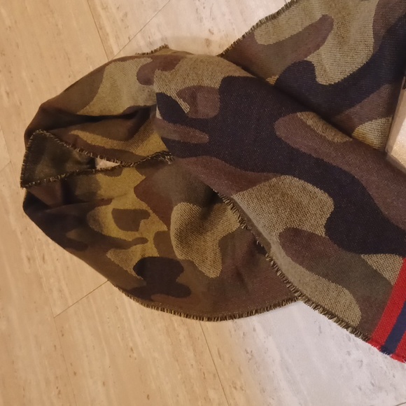 Herbalife Nutrition Unisex Camouflage Fringed Scarf - Picture 6 of 6